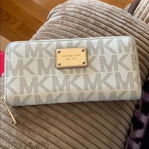 Michael Kors Continental Wallet